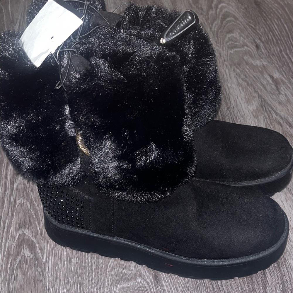 GBG Los Angeles Black Fur-Trimmed Winter Boots